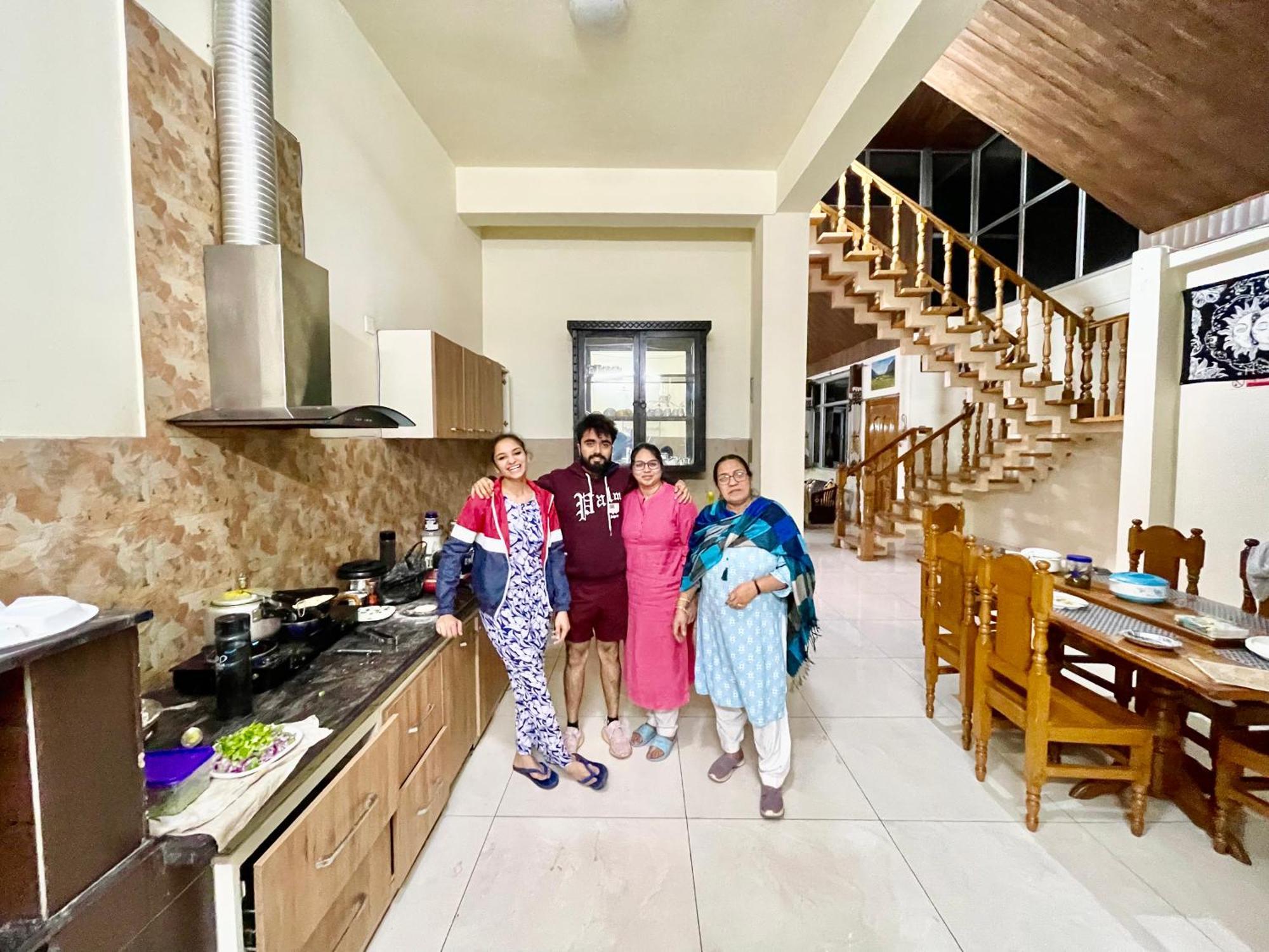 The Auriga 3Bhk Fully Entair Villa With Bonfire In Kasauli I Pvt Stay I Open Air Terrace I Kitchen Livingroom I Lawn Bonfire I Gaming Zone Eksteriør billede