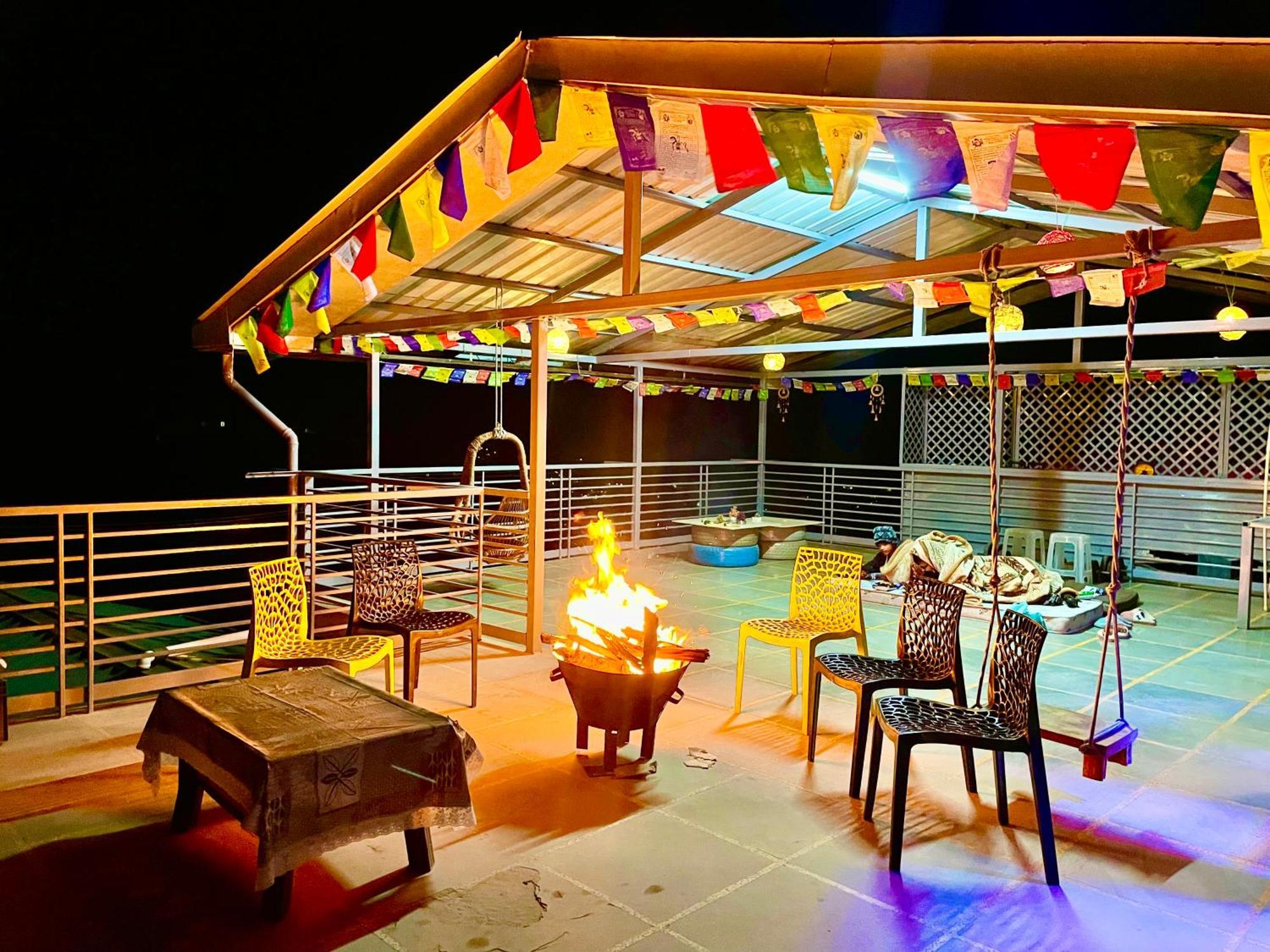 The Auriga 3Bhk Fully Entair Villa With Bonfire In Kasauli I Pvt Stay I Open Air Terrace I Kitchen Livingroom I Lawn Bonfire I Gaming Zone Eksteriør billede